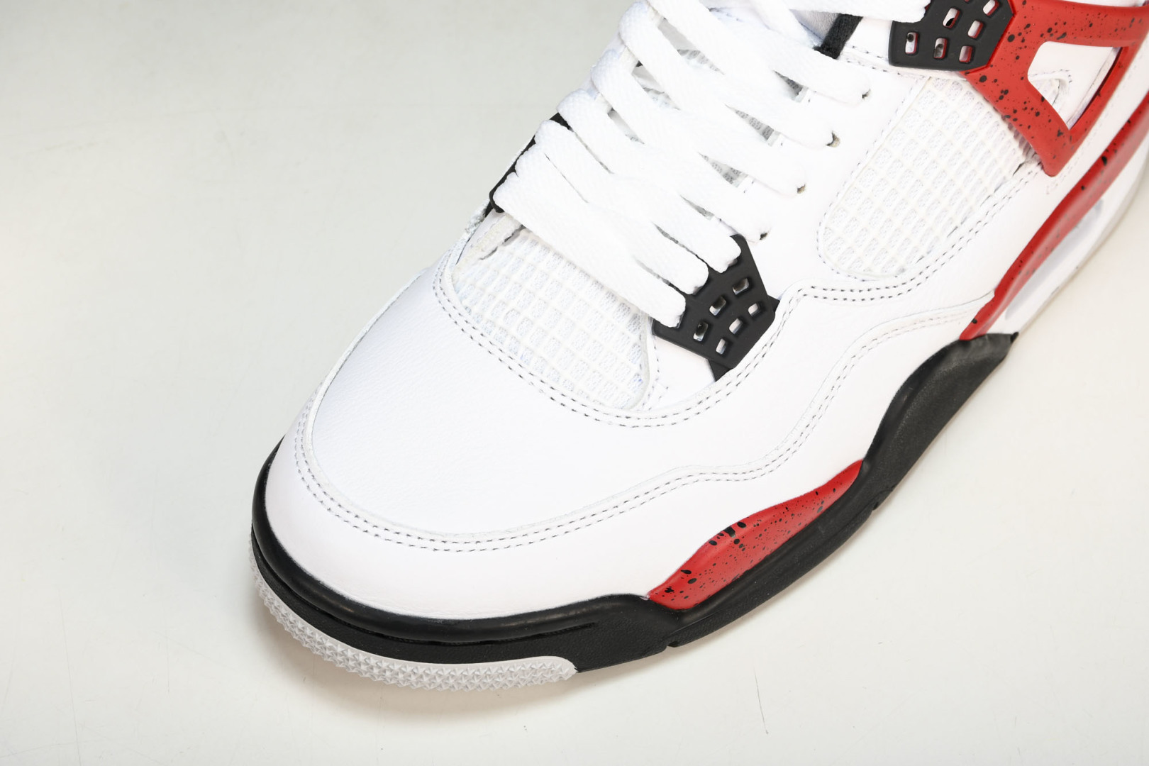 AJ4 尺码36-47.5

纯原版出品-Air Jordan 4 “Red Cement”白红水泥 d