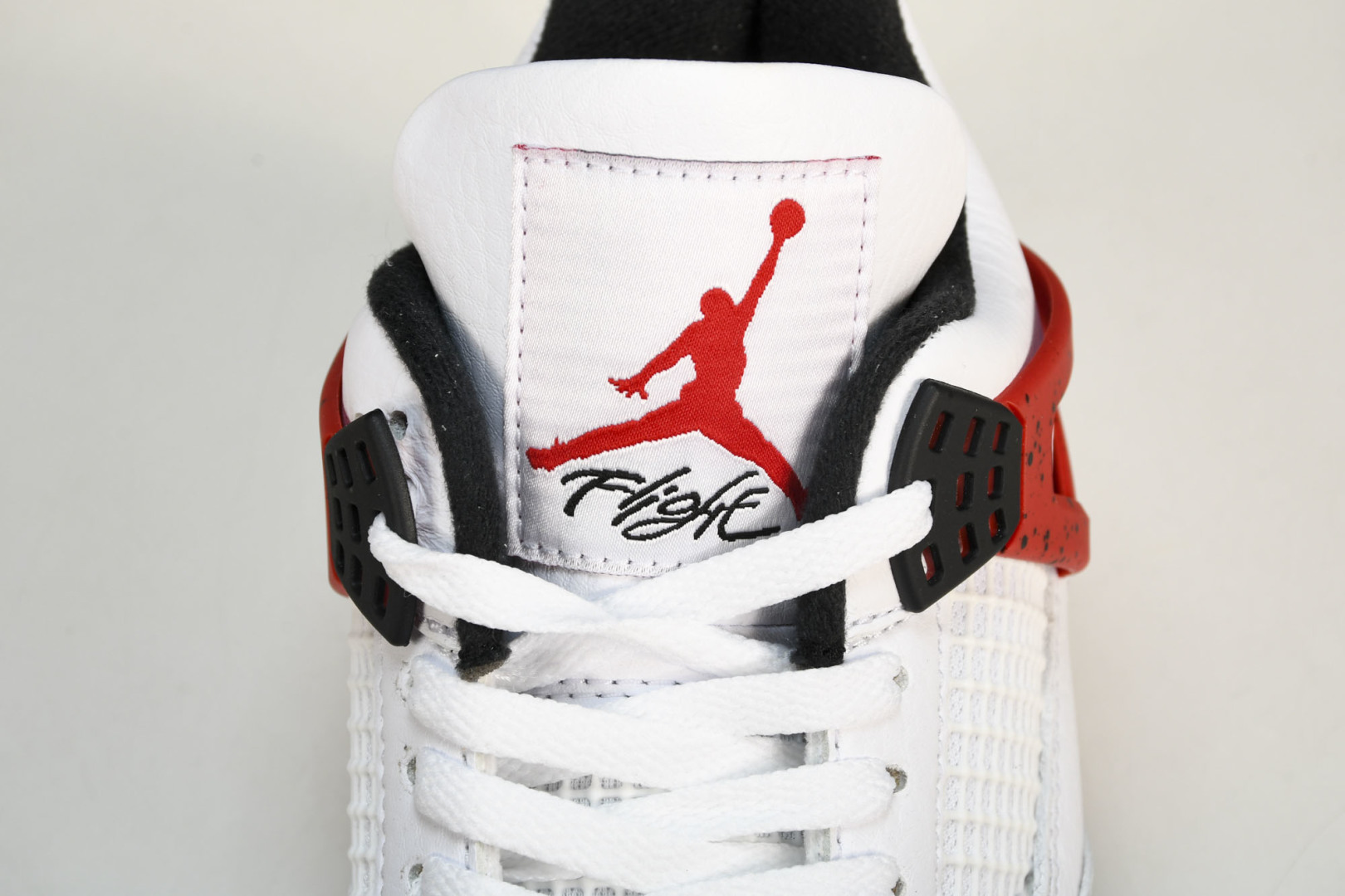 AJ4 尺码36-47.5

纯原版出品-Air Jordan 4 “Red Cement”白红水泥 d