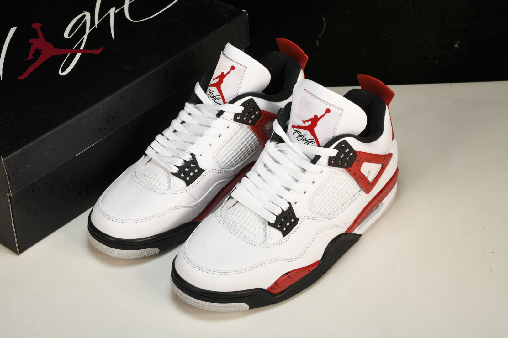 AJ4 尺码36-47.5

纯原版出品-Air Jordan 4 “Red Cement”白红水泥 d