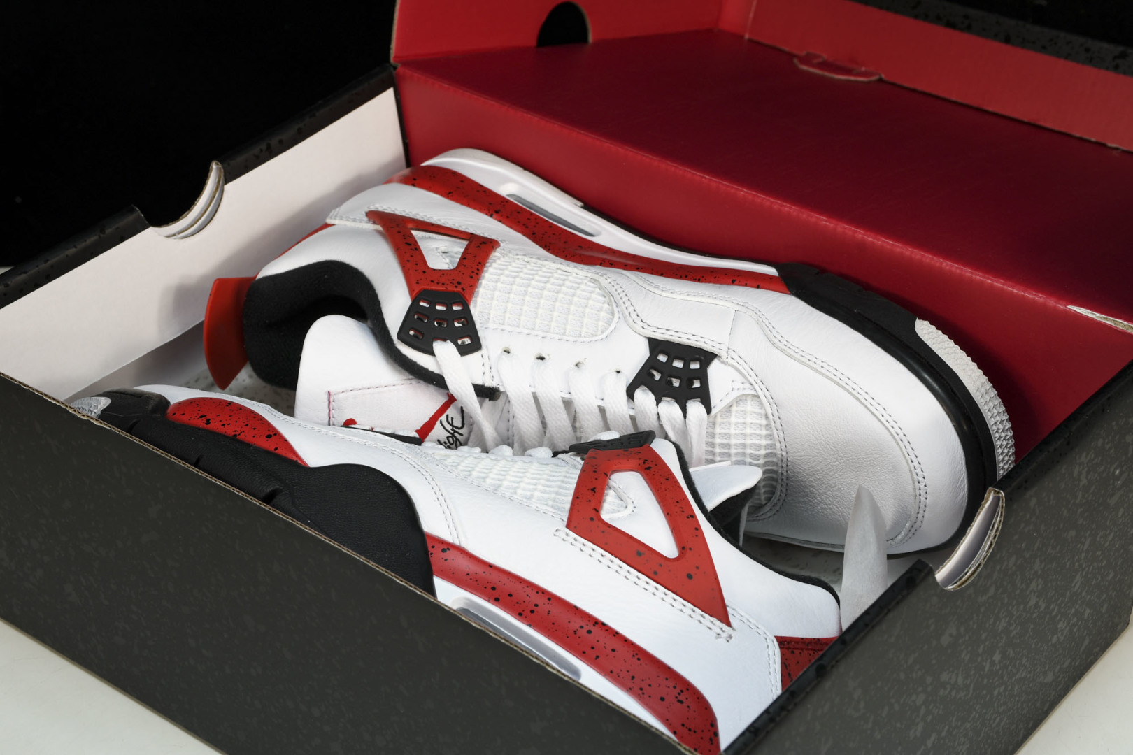 AJ4 尺码36-47.5

纯原版出品-Air Jordan 4 “Red Cement”白红水泥 d