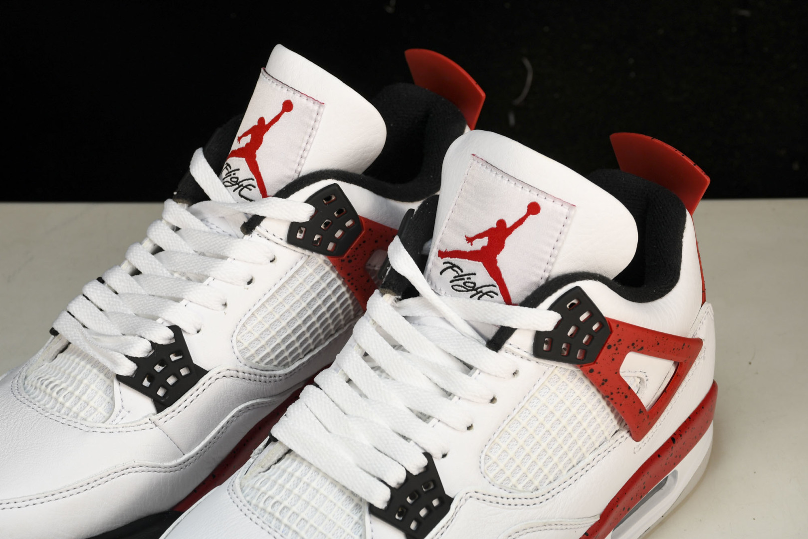 AJ4 尺码36-47.5

纯原版出品-Air Jordan 4 “Red Cement”白红水泥 d