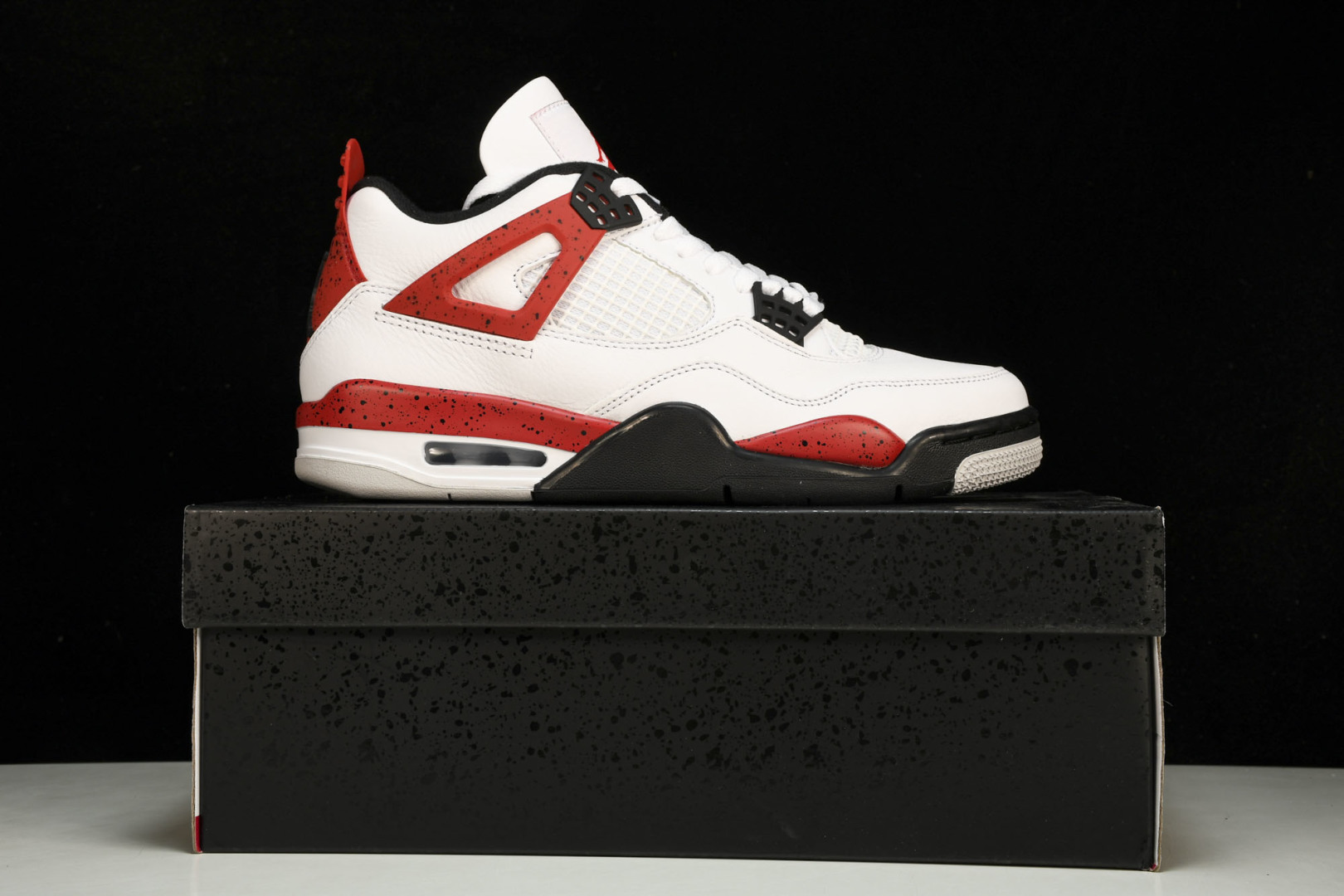 AJ4 尺码36-47.5

纯原版出品-Air Jordan 4 “Red Cement”白红水泥 d
