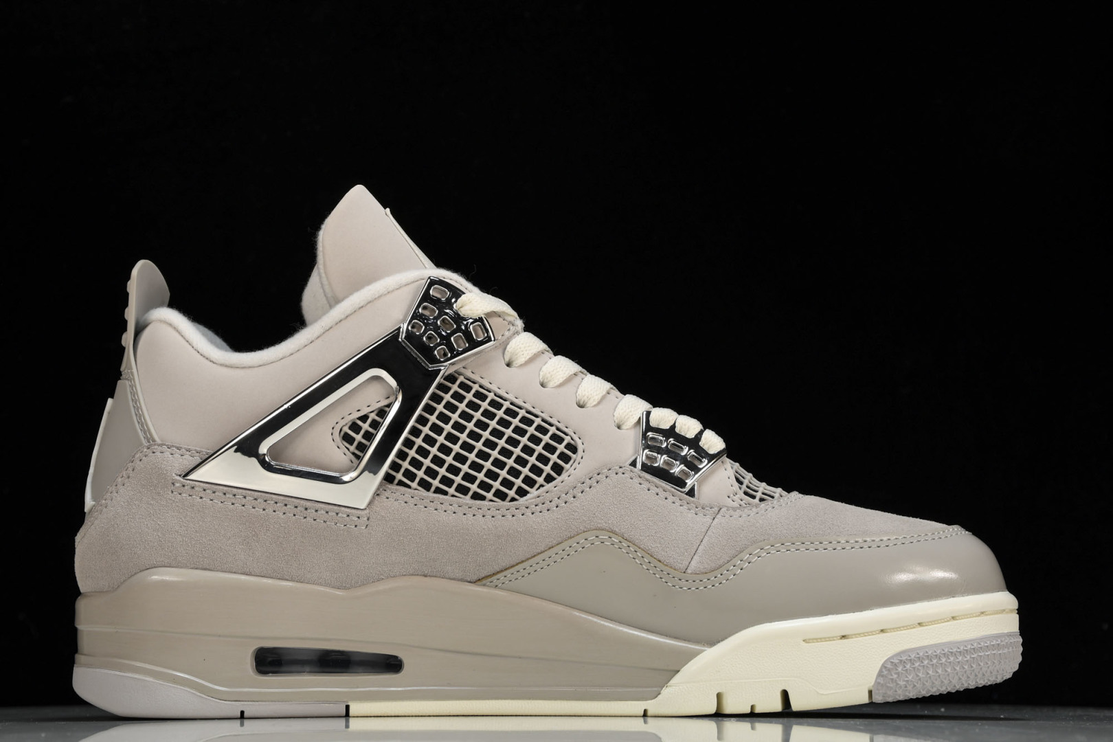 AJ4 尺码40.5-48.5

纯原版出品-Air Jordan 4  WMNS Frozen Mom