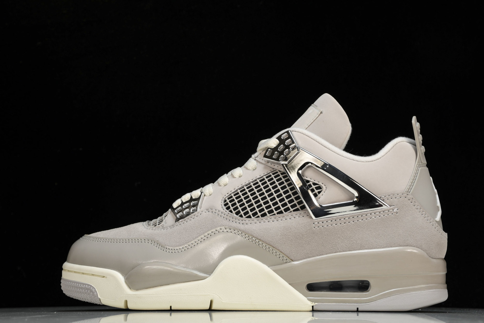 AJ4 尺码40.5-48.5

纯原版出品-Air Jordan 4  WMNS Frozen Mom