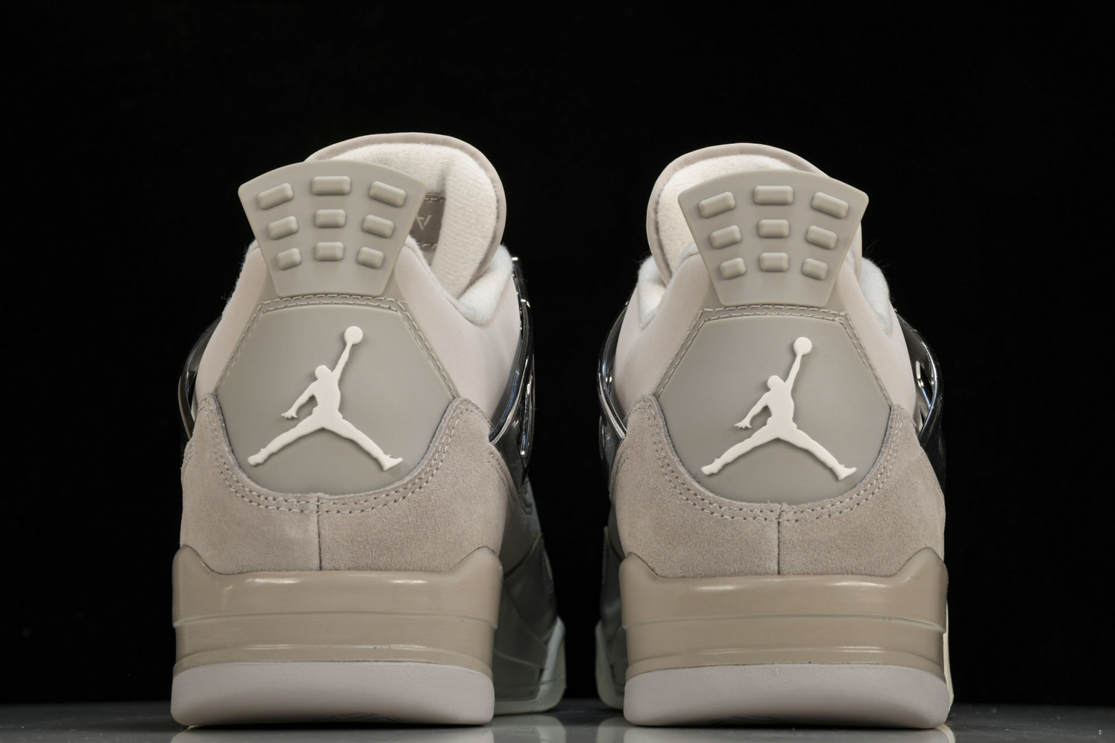 AJ4 尺码40.5-48.5

纯原版出品-Air Jordan 4  WMNS Frozen Mom