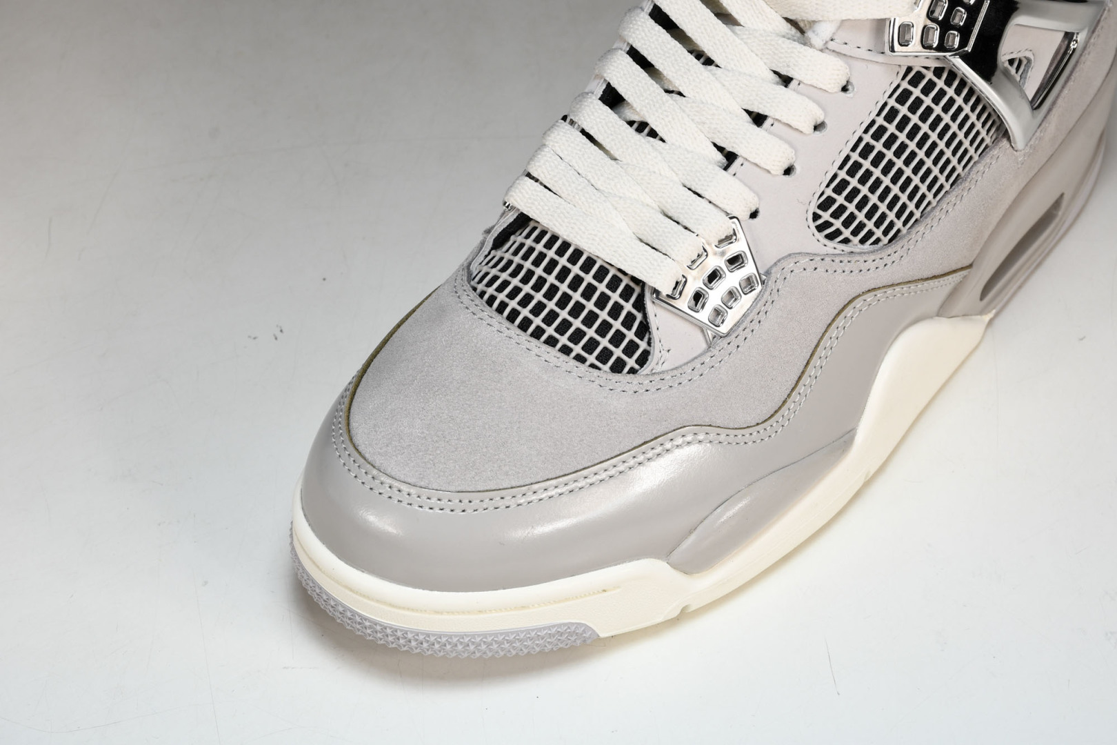 AJ4 尺码40.5-48.5

纯原版出品-Air Jordan 4  WMNS Frozen Mom