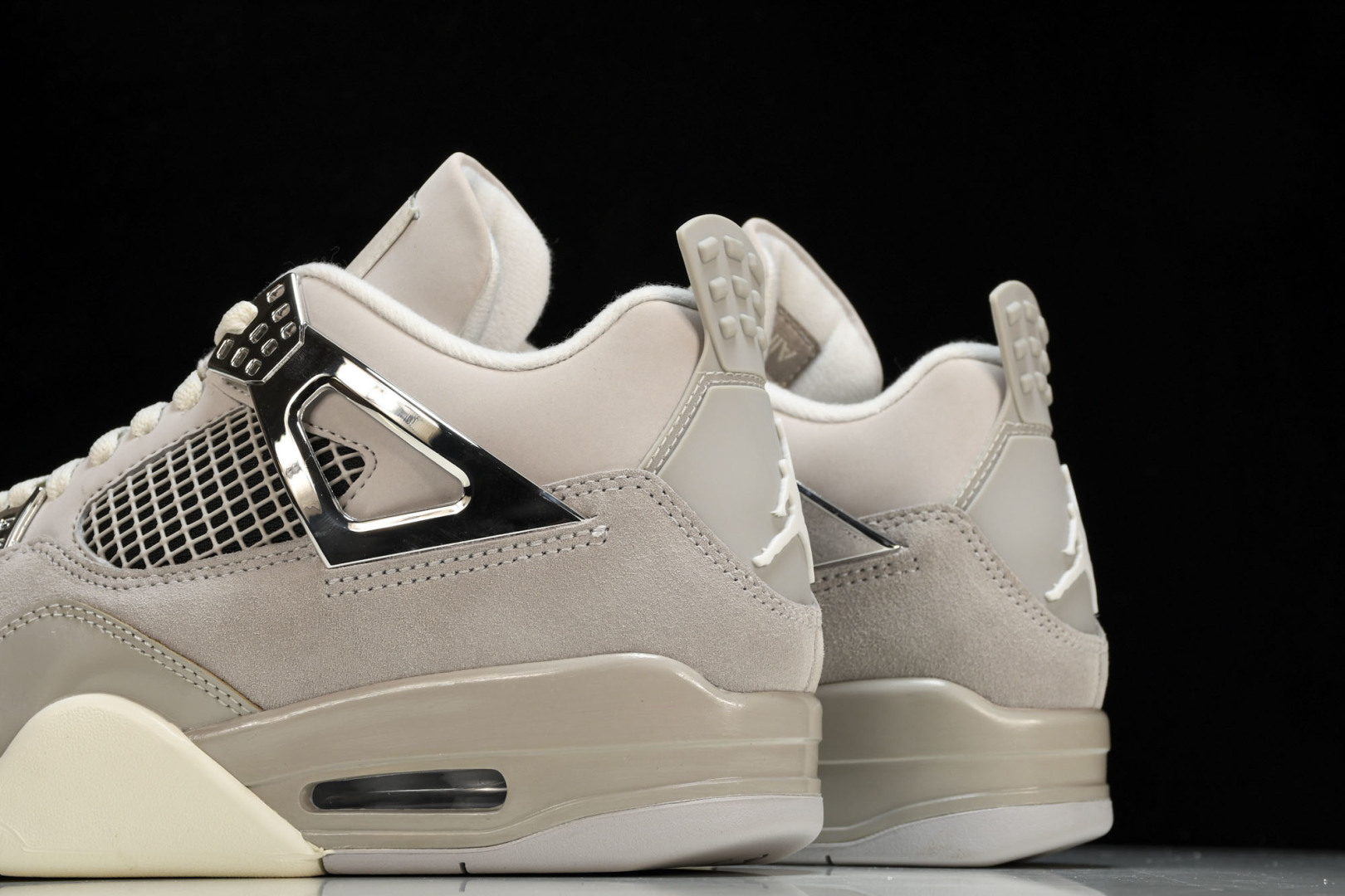 AJ4 尺码40.5-48.5

纯原版出品-Air Jordan 4  WMNS Frozen Mom