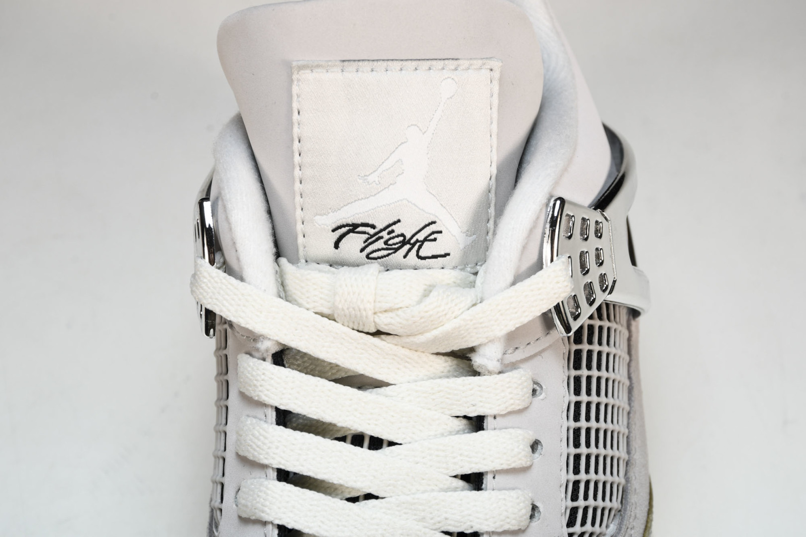 AJ4 尺码40.5-48.5

纯原版出品-Air Jordan 4  WMNS Frozen Mom