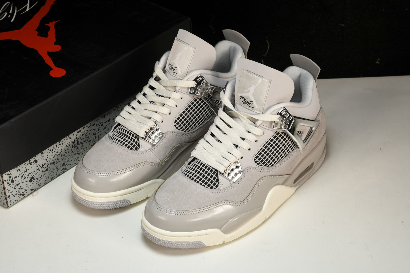 AJ4 尺码40.5-48.5

纯原版出品-Air Jordan 4  WMNS Frozen Mom