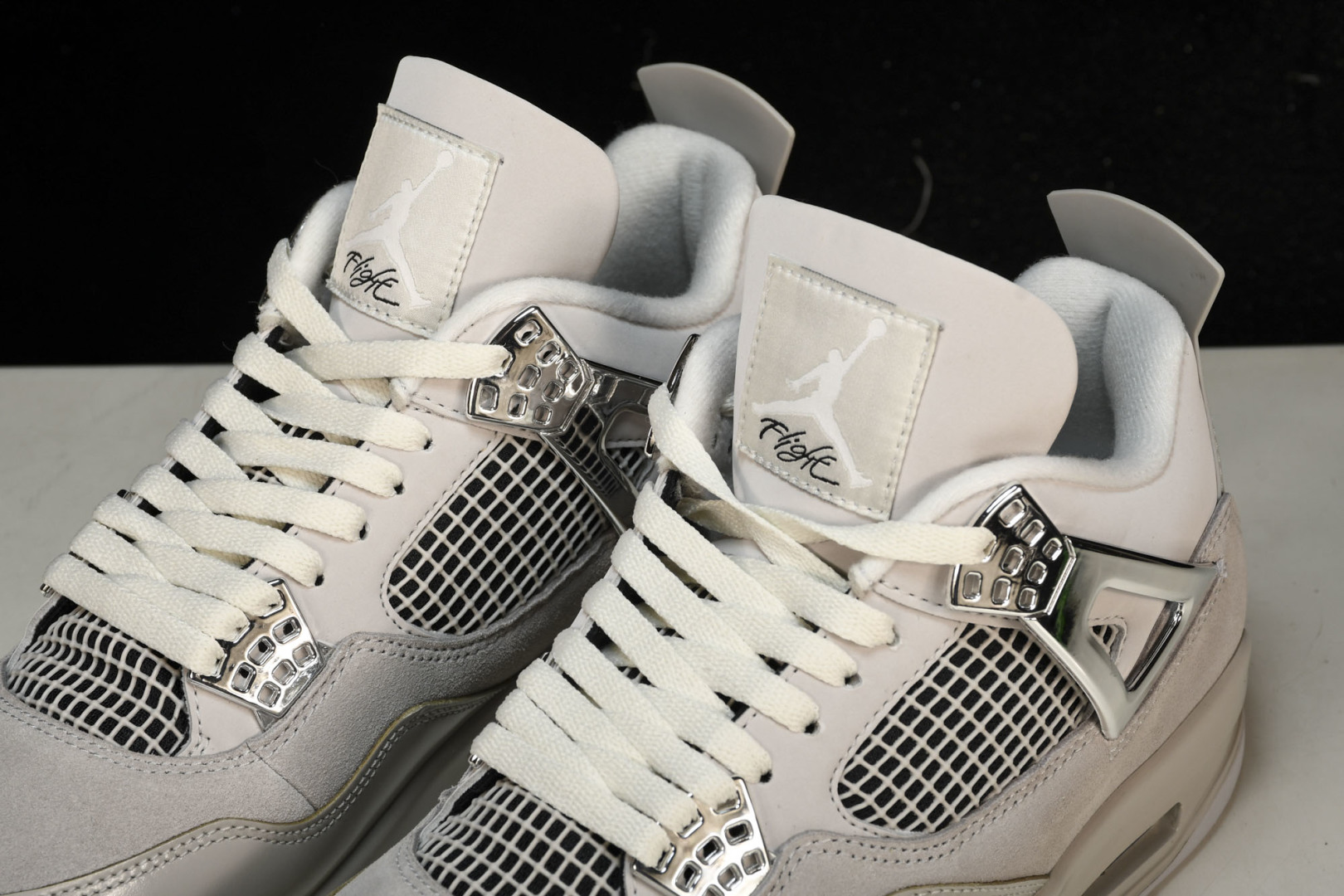AJ4 尺码40.5-48.5

纯原版出品-Air Jordan 4  WMNS Frozen Mom