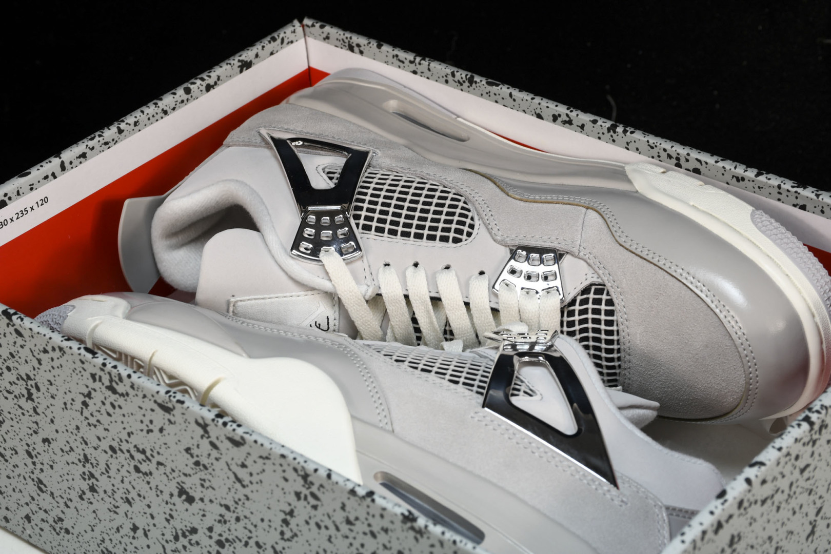 AJ4 尺码40.5-48.5

纯原版出品-Air Jordan 4  WMNS Frozen Mom