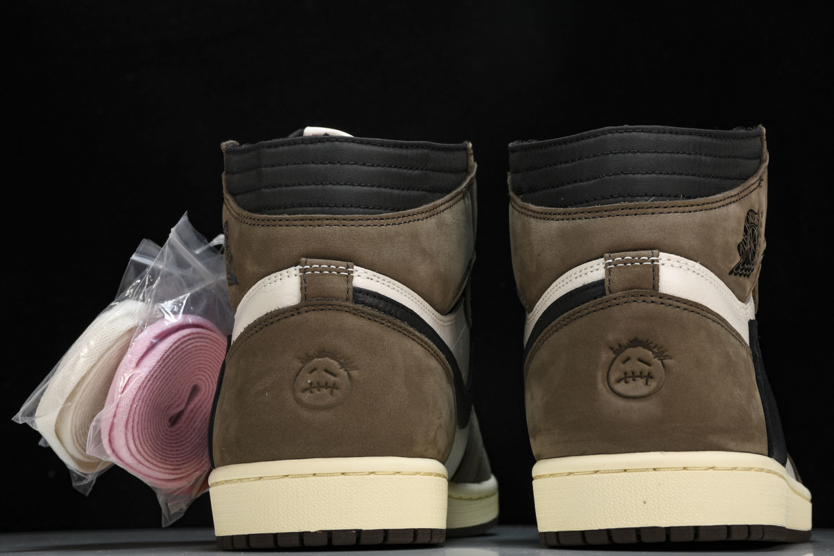 AJ1高帮倒钩 鬼脸 尺码40.5-48.5

纯原版出品-Air Jordan 1 Travis Sc