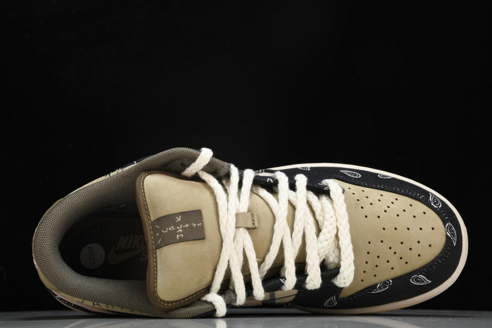 Dunk腰果花 尺码：36-47.5

纯原版出品-Travis Scott x Nike SB Dun