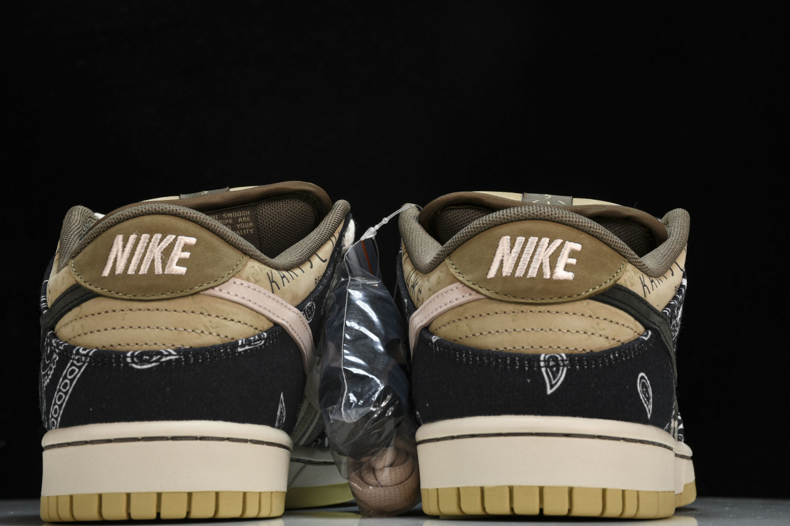 Dunk腰果花 尺码：36-47.5

纯原版出品-Travis Scott x Nike SB Dun