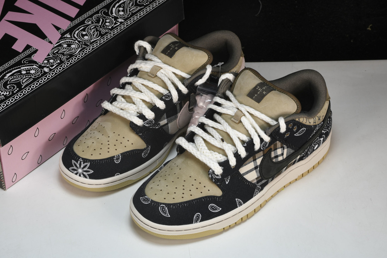 Dunk腰果花 尺码：36-47.5

纯原版出品-Travis Scott x Nike SB Dun