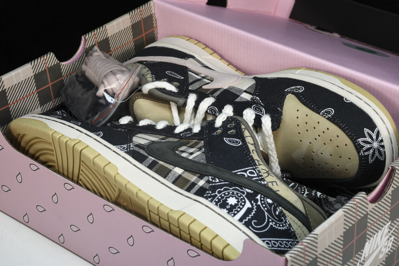 Dunk腰果花 尺码：36-47.5

纯原版出品-Travis Scott x Nike SB Dun