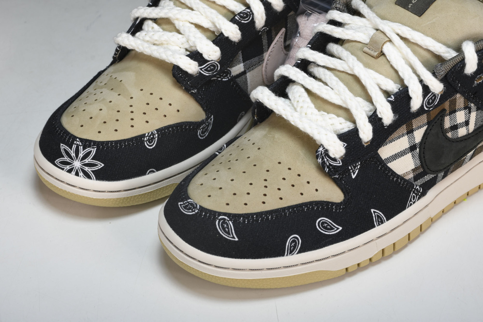 Dunk腰果花 尺码：36-47.5

纯原版出品-Travis Scott x Nike SB Dun