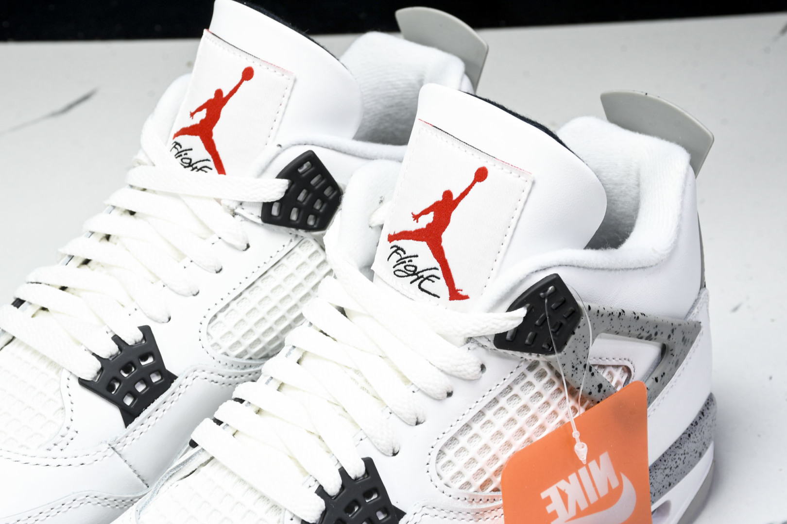 AJ4白水泥 尺码40.5-48.5

纯原出品-Air Jordan 4 Retro White Ce