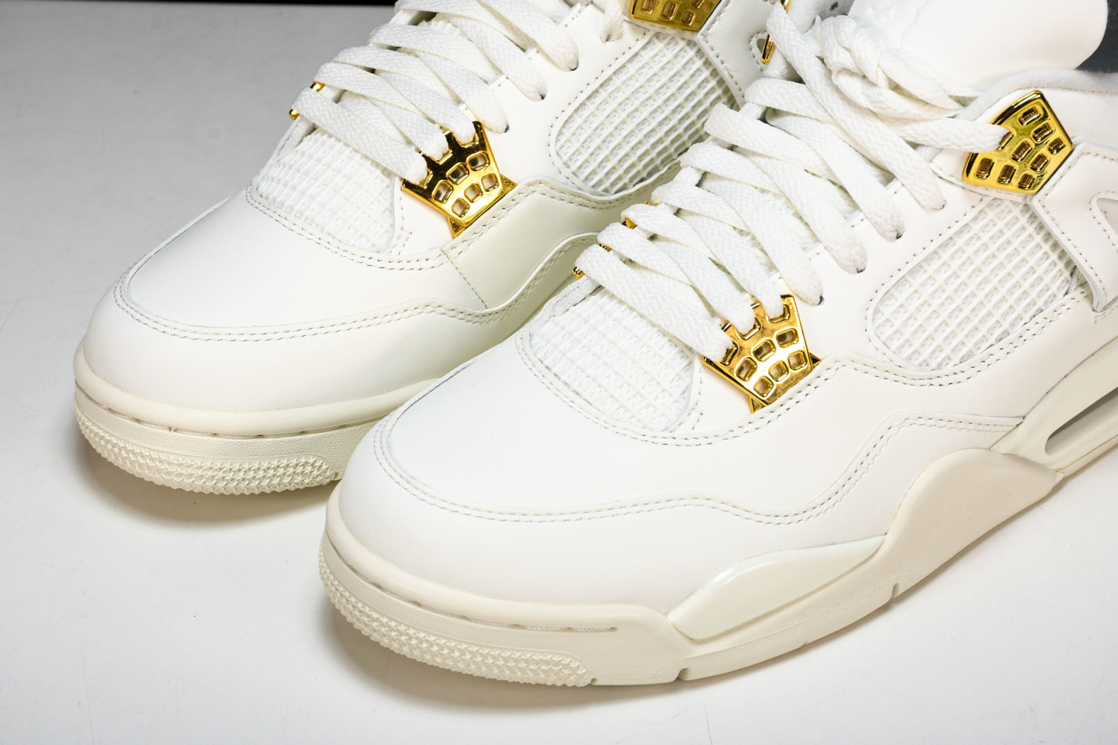 AJ4 尺码36-48.5

纯原版出品-WMNS Air Jordan4 Retro 奶白色 AQ91