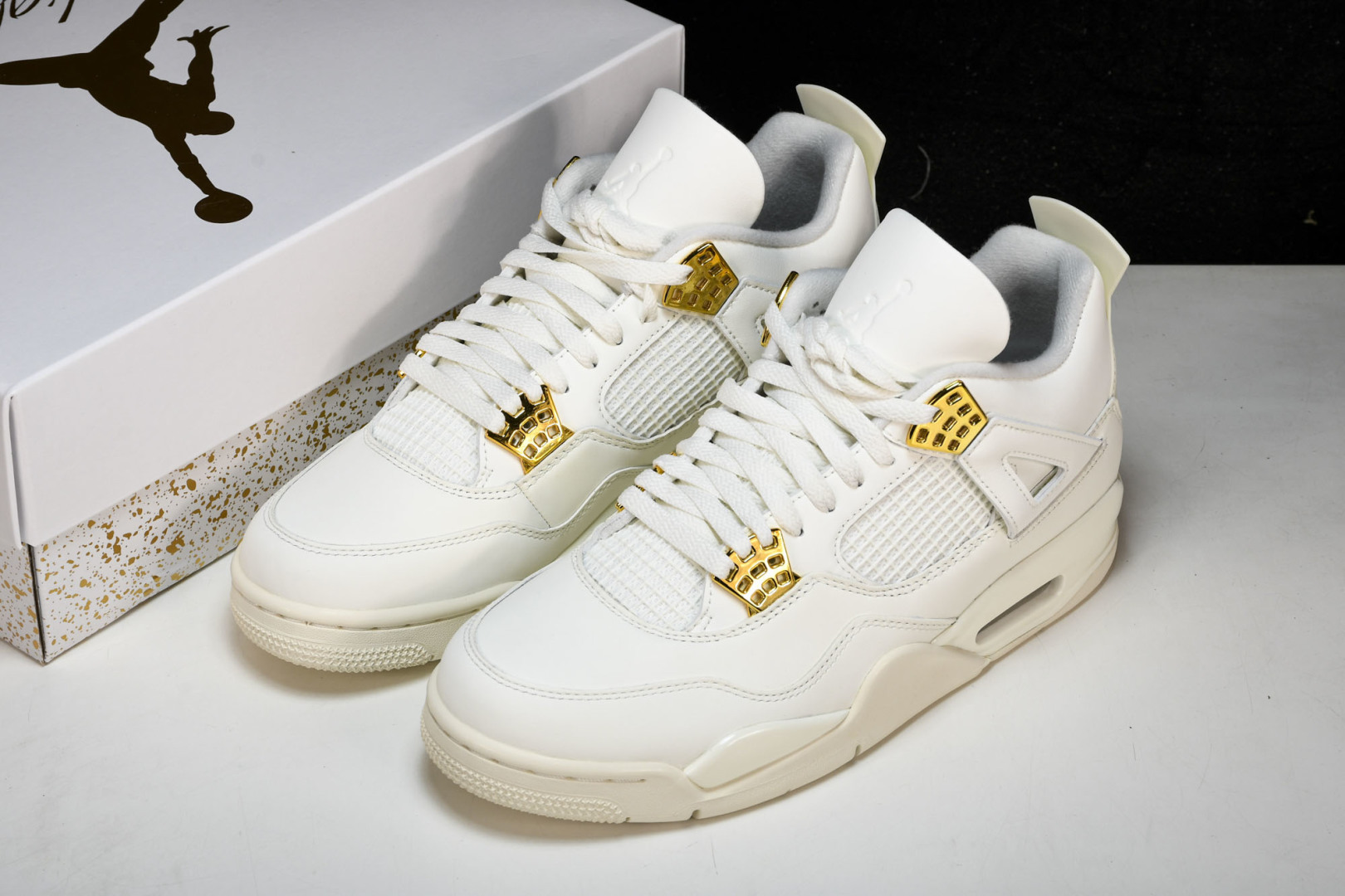 AJ4 尺码36-48.5

纯原版出品-WMNS Air Jordan4 Retro 奶白色 AQ91