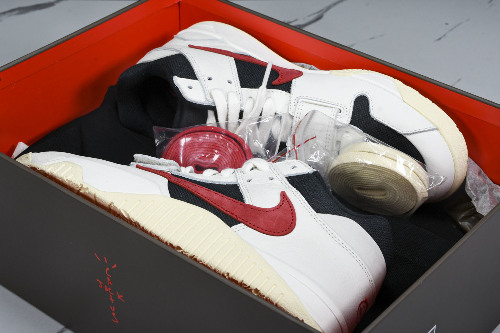 AJ倒钩 尺码40-47.5

纯原版出品-Travis Scott x Joran Executive