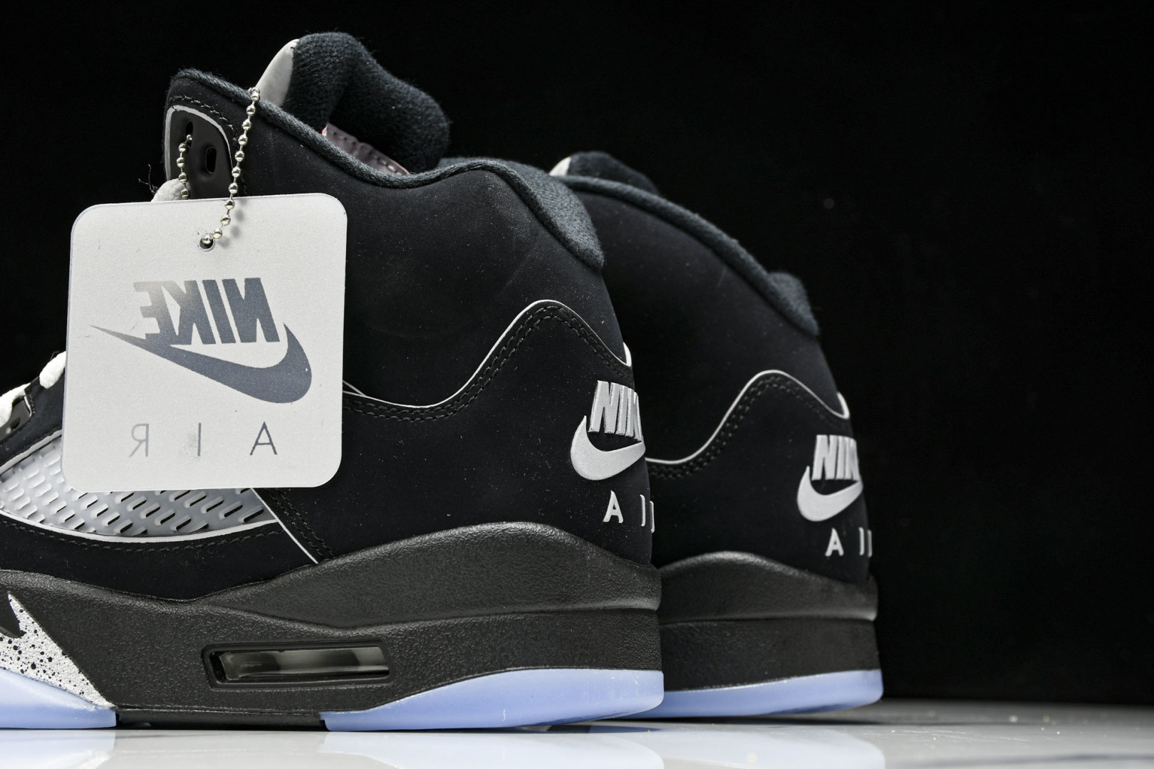 AJ5黑银 尺码40-47.5

纯原出品-Air Jordan 5 OG 2025 Metallic 