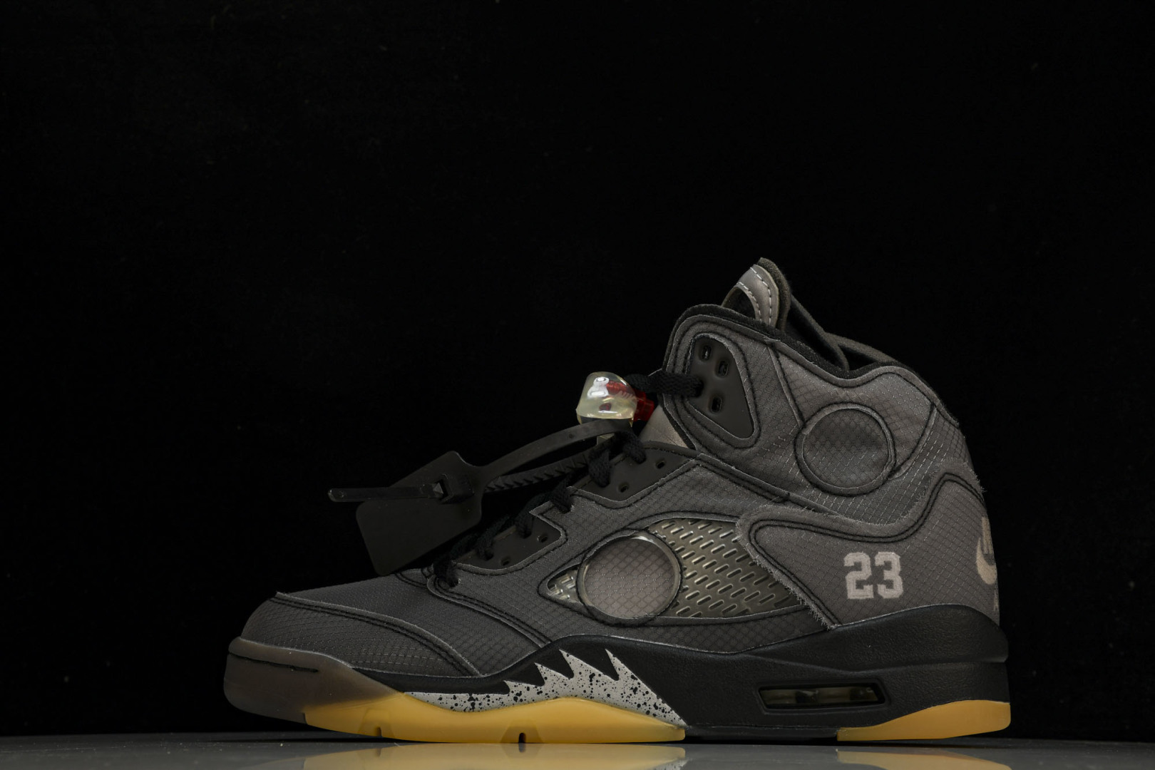 AJ5 尺码40-47.5

纯原版出品-OFF-WHITE x Air Jordan AJ5 Retr