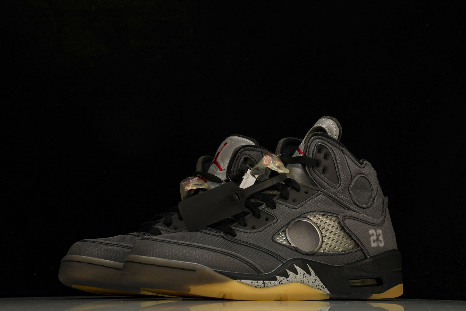 AJ5 尺码40-47.5

纯原版出品-OFF-WHITE x Air Jordan AJ5 Retr
