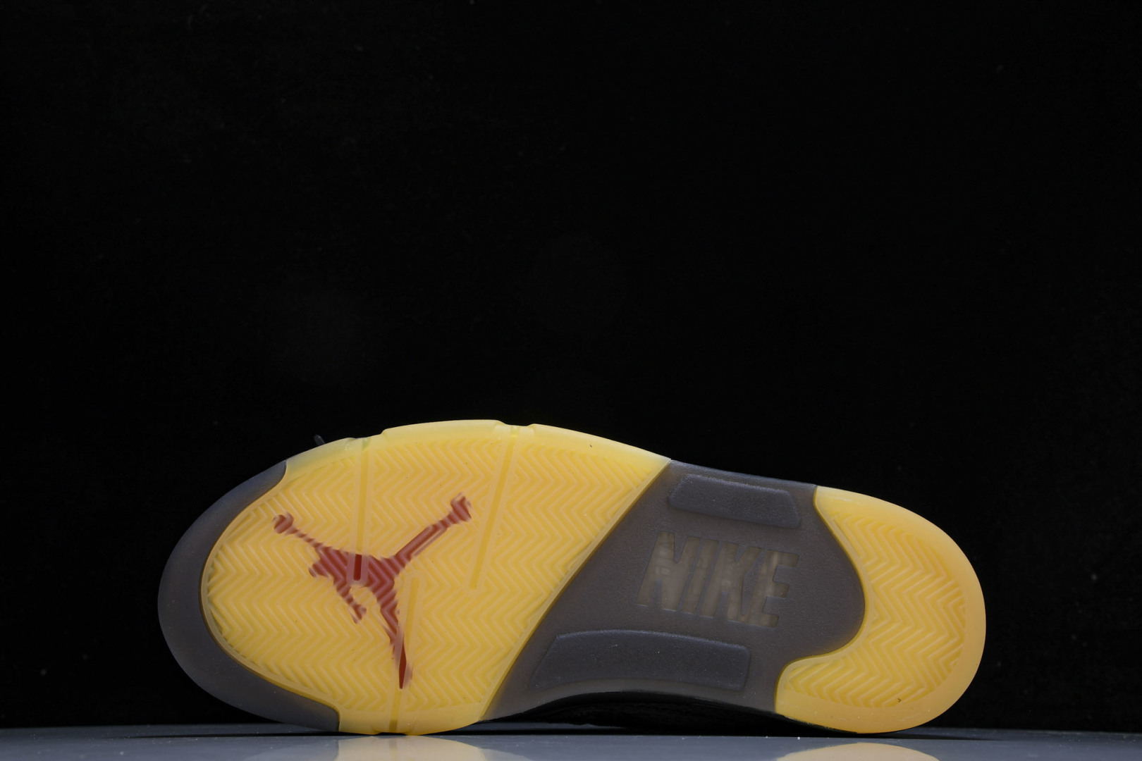 AJ5 尺码40-47.5

纯原版出品-OFF-WHITE x Air Jordan AJ5 Retr