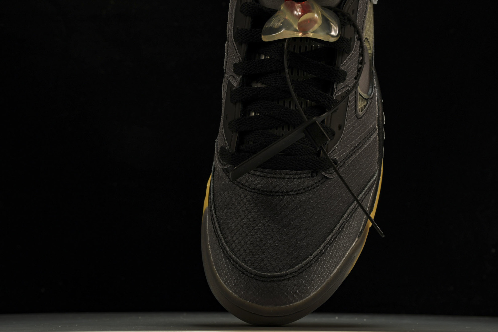 AJ5 尺码40-47.5

纯原版出品-OFF-WHITE x Air Jordan AJ5 Retr