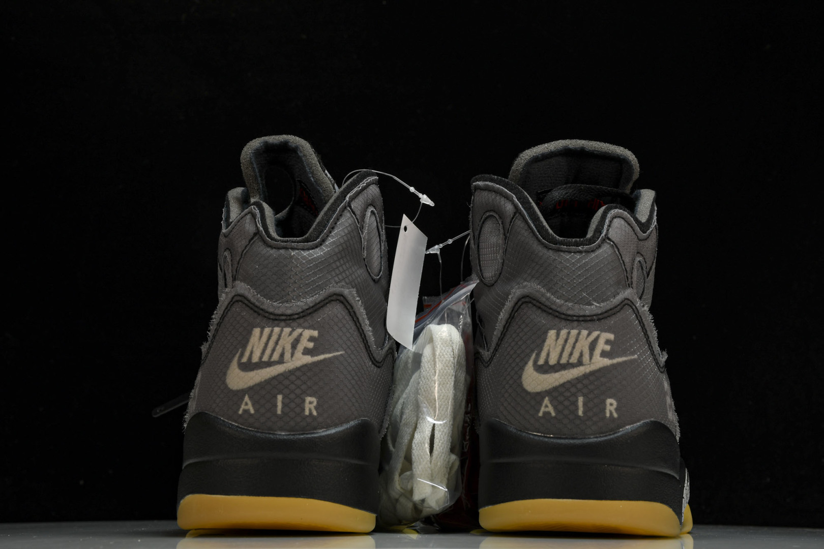 AJ5 尺码40-47.5

纯原版出品-OFF-WHITE x Air Jordan AJ5 Retr