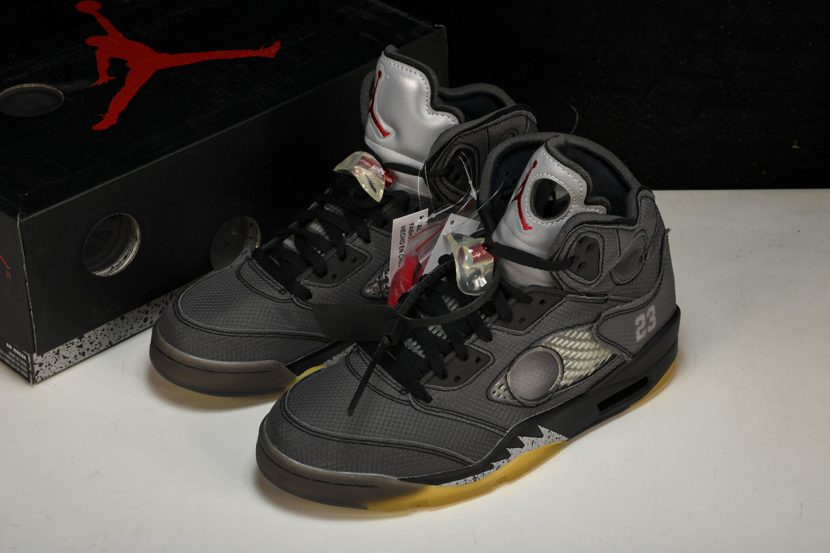 AJ5 尺码40-47.5

纯原版出品-OFF-WHITE x Air Jordan AJ5 Retr