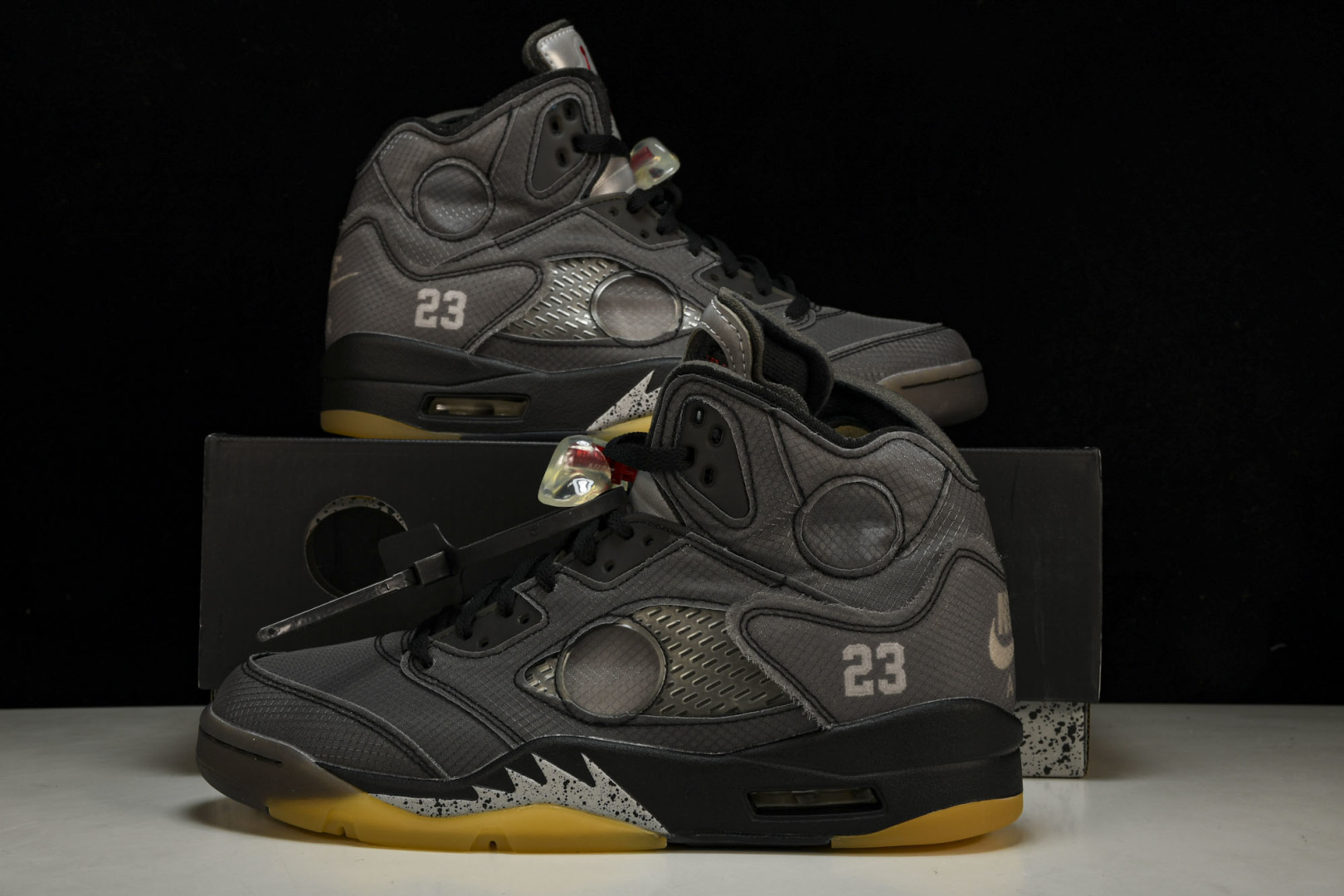 AJ5 尺码40-47.5

纯原版出品-OFF-WHITE x Air Jordan AJ5 Retr