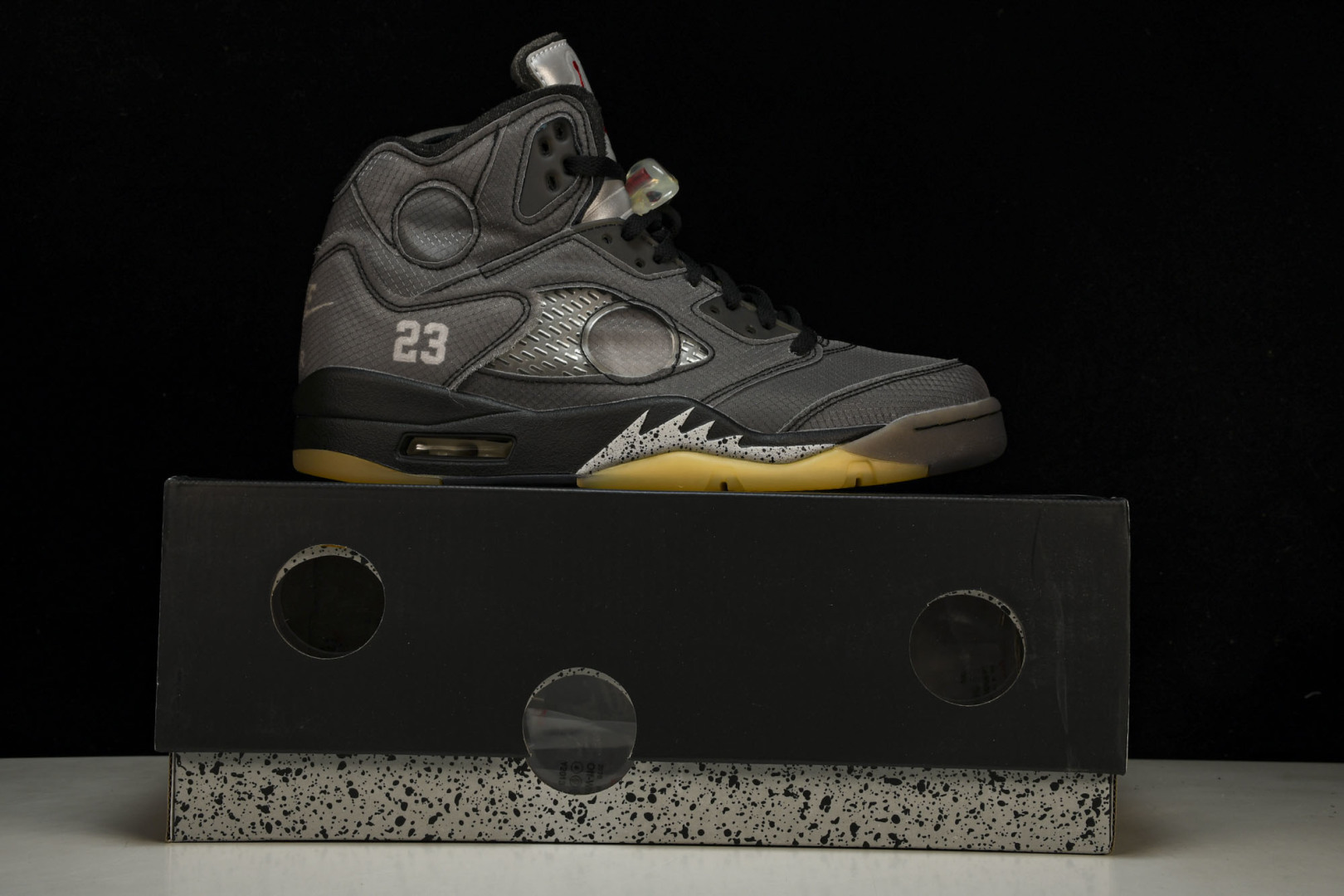 AJ5 尺码40-47.5

纯原版出品-OFF-WHITE x Air Jordan AJ5 Retr