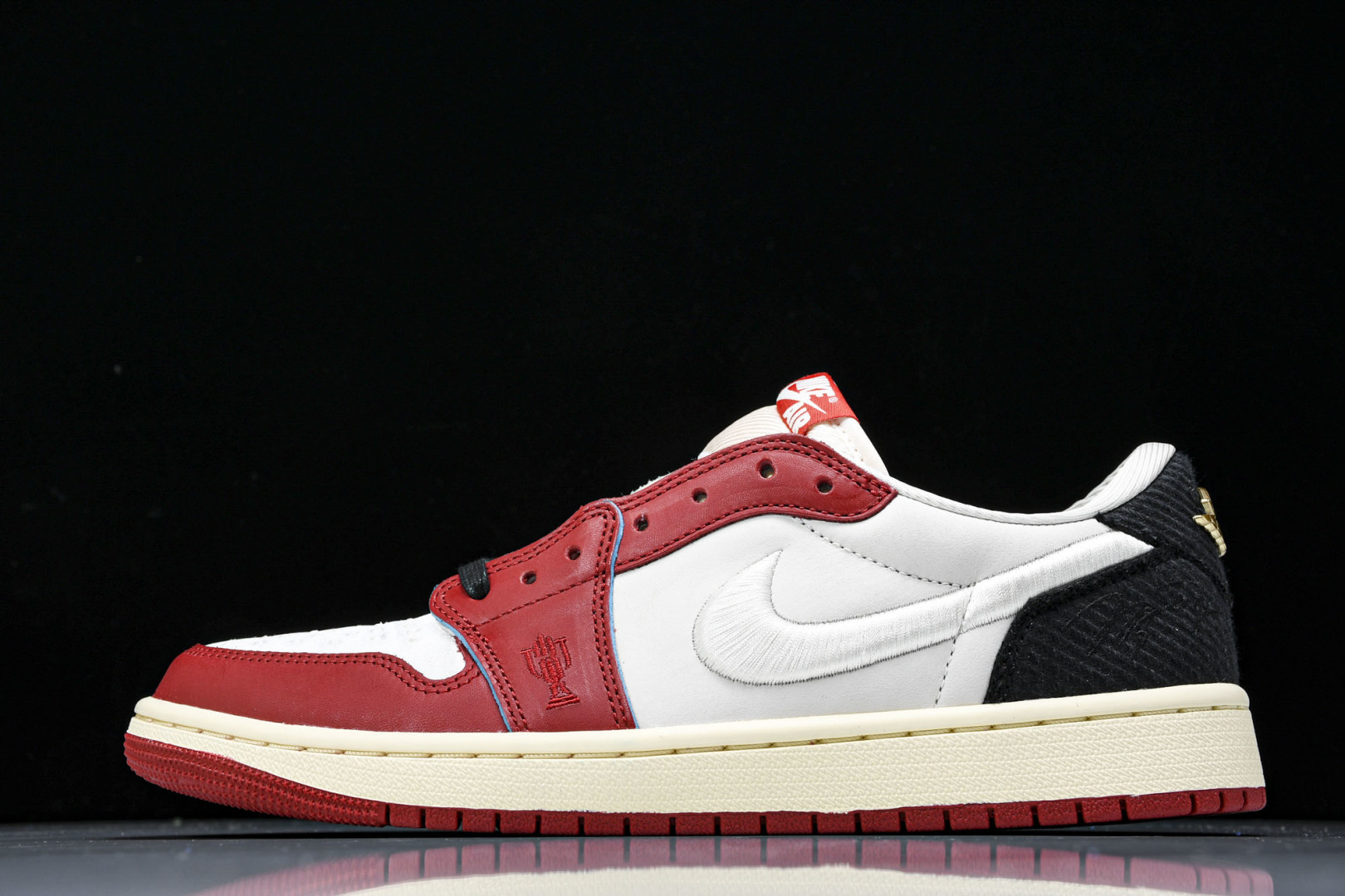 AJ Low 尺码40-47.5

纯原版出品-Trophy Room x AJ 1 Low“Home”