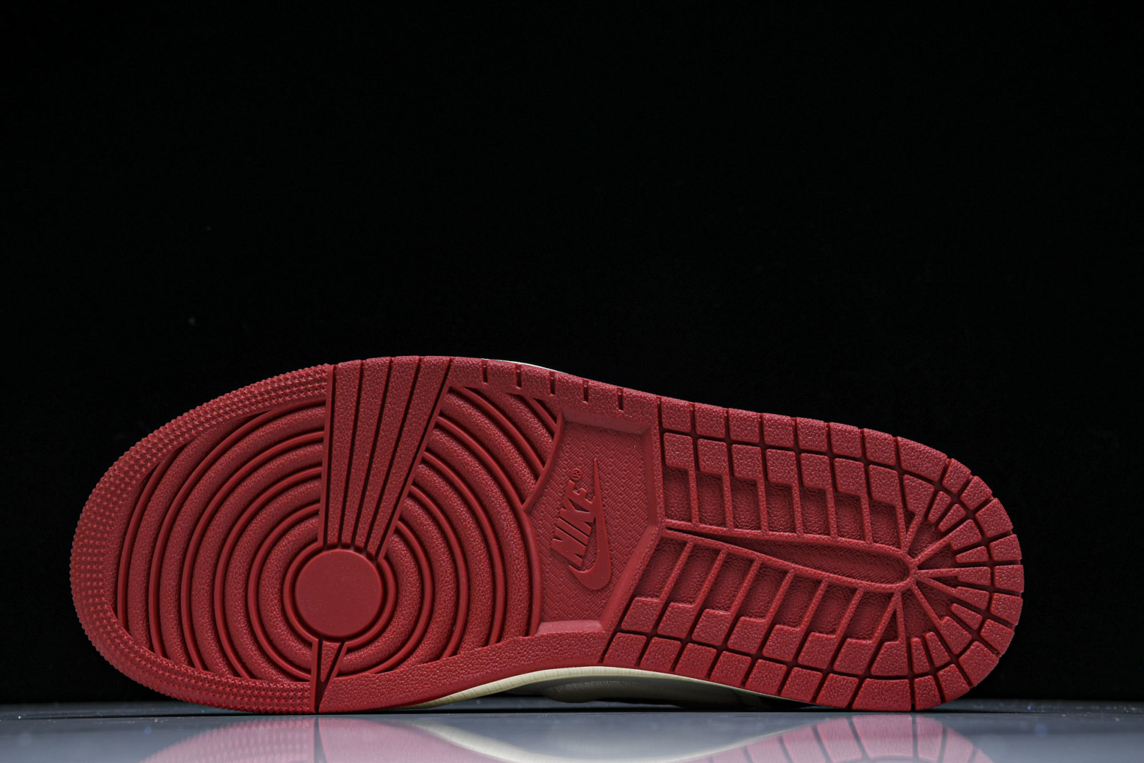 AJ Low 尺码40-47.5

纯原版出品-Trophy Room x AJ 1 Low“Home”