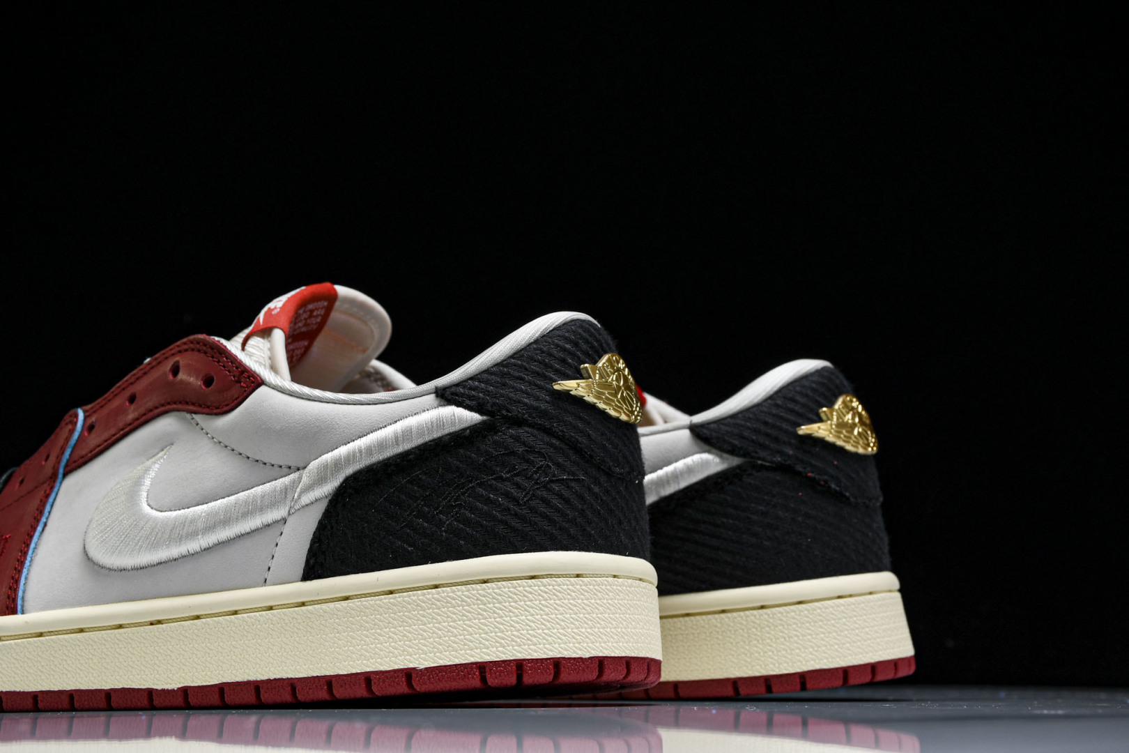 AJ Low 尺码40-47.5

纯原版出品-Trophy Room x AJ 1 Low“Home”