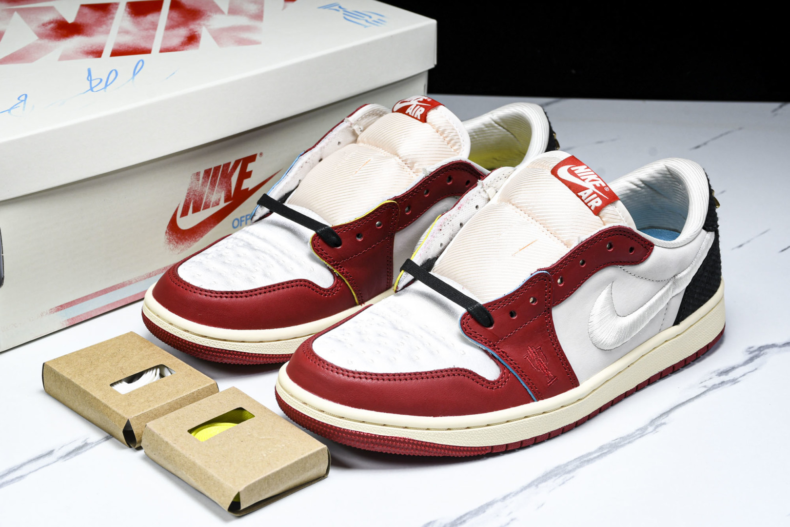 AJ Low 尺码40-47.5

纯原版出品-Trophy Room x AJ 1 Low“Home”