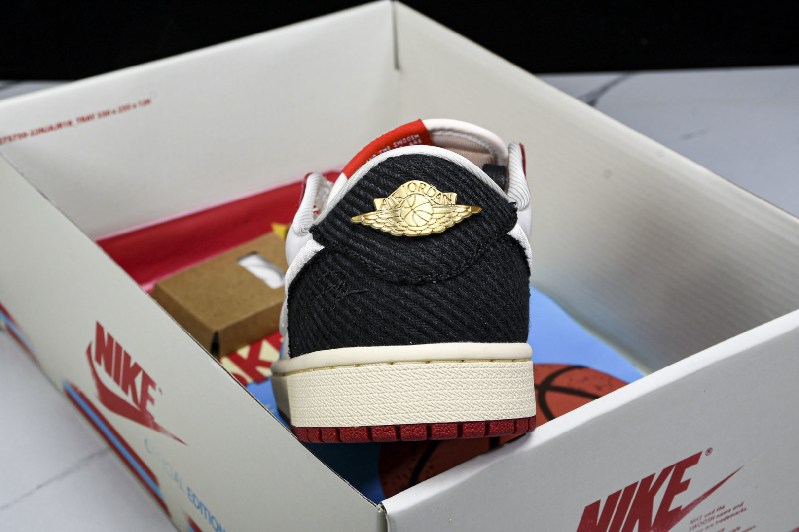 AJ Low 尺码40-47.5

纯原版出品-Trophy Room x AJ 1 Low“Home”