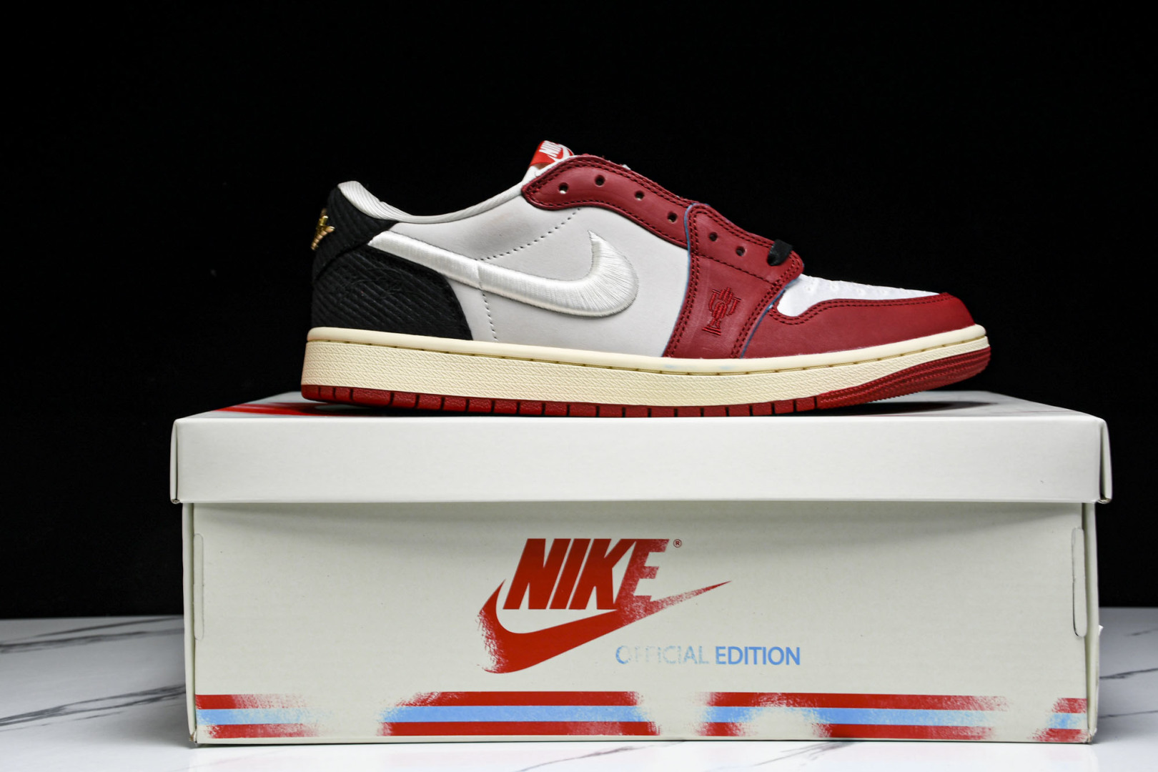 AJ Low 尺码40-47.5

纯原版出品-Trophy Room x AJ 1 Low“Home”
