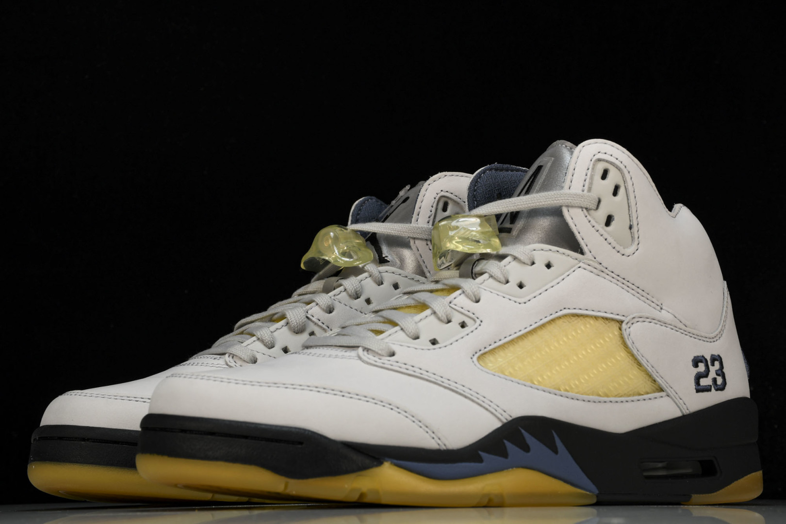 AJ5白黄 尺码40-47.5

纯原版出品-WMNS A Ma Maniére x  Air Jord