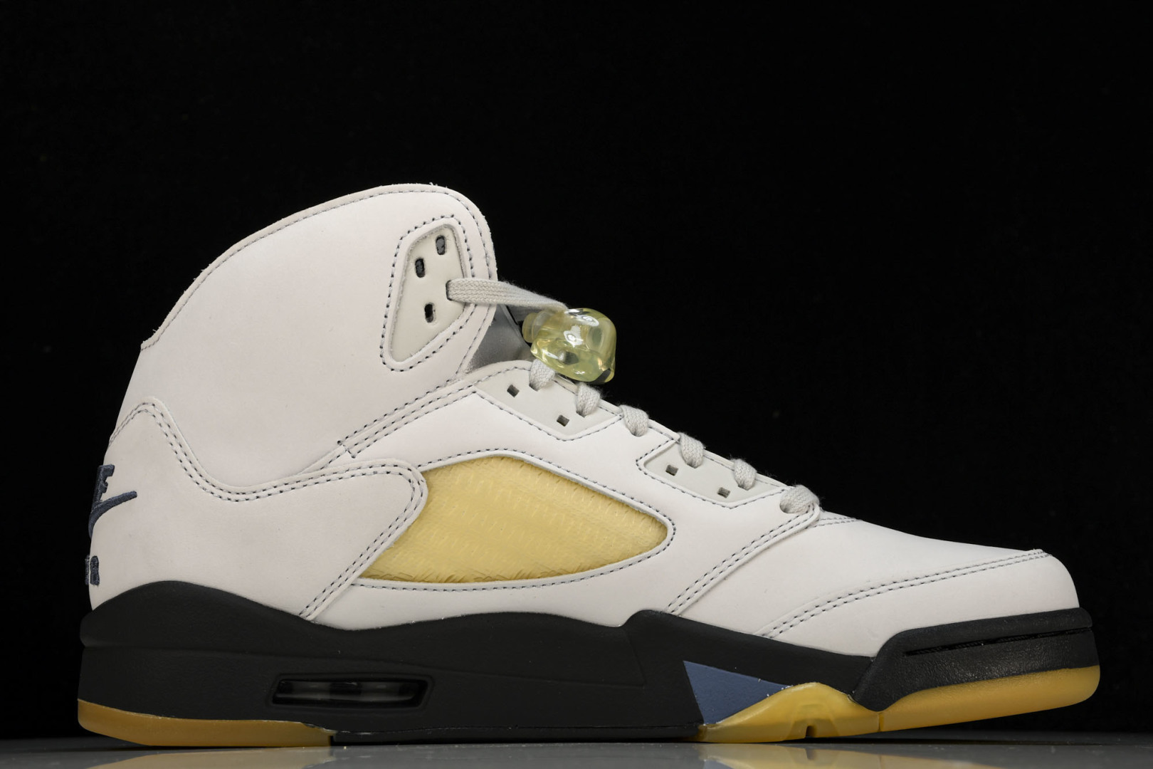 AJ5白黄 尺码40-47.5

纯原版出品-WMNS A Ma Maniére x  Air Jord