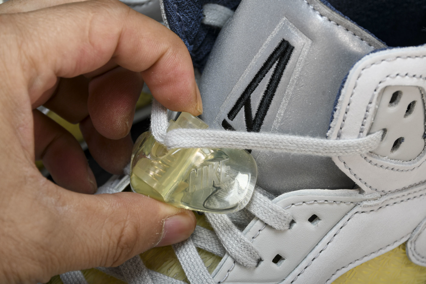 AJ5白黄 尺码40-47.5

纯原版出品-WMNS A Ma Maniére x  Air Jord