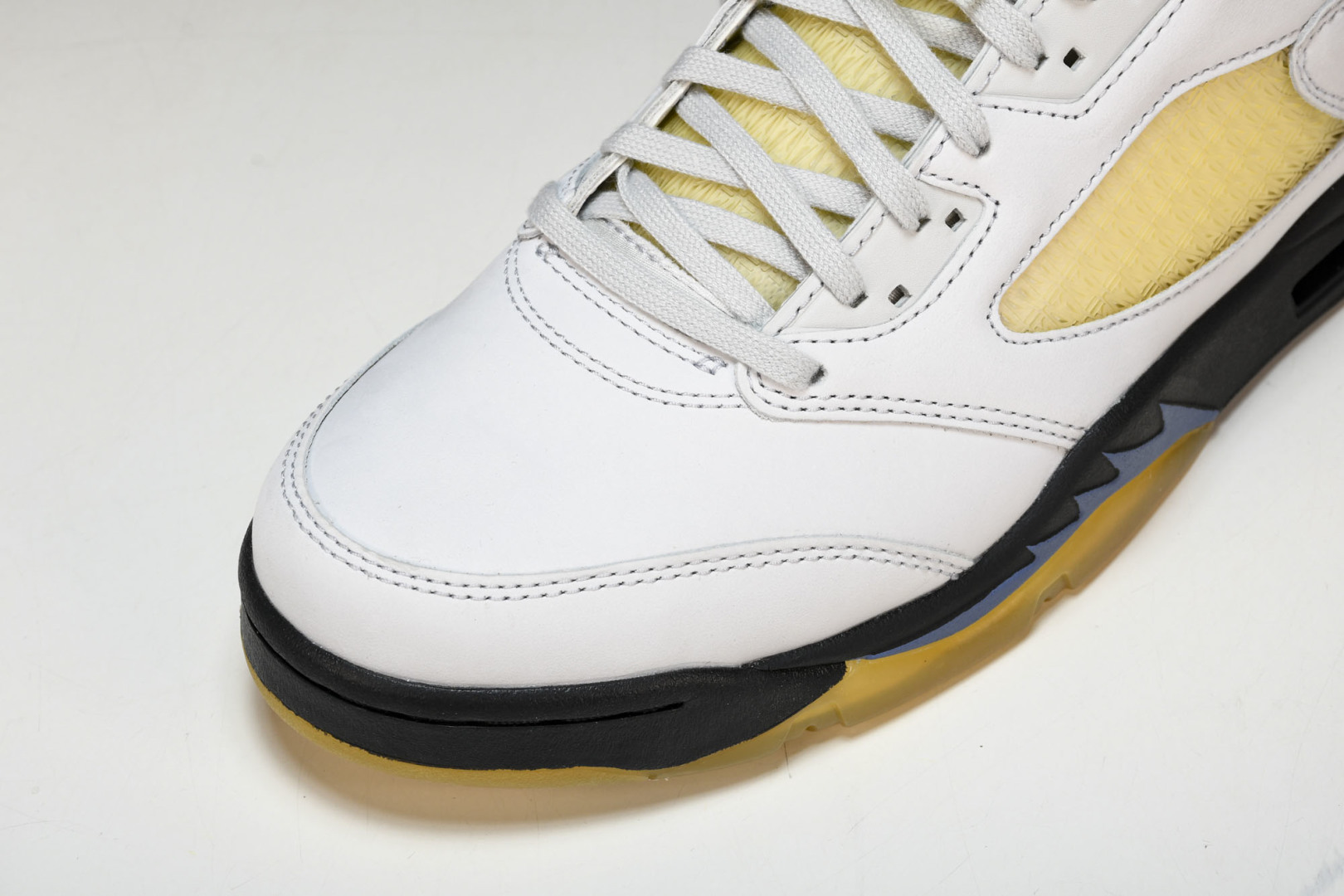 AJ5白黄 尺码40-47.5

纯原版出品-WMNS A Ma Maniére x  Air Jord