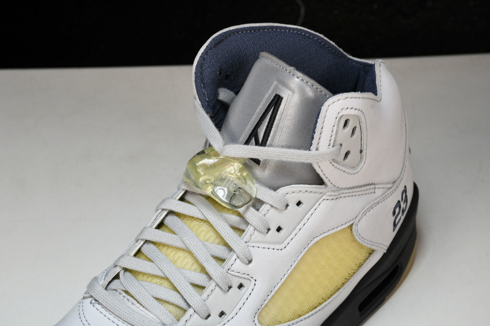 AJ5白黄 尺码40-47.5

纯原版出品-WMNS A Ma Maniére x  Air Jord