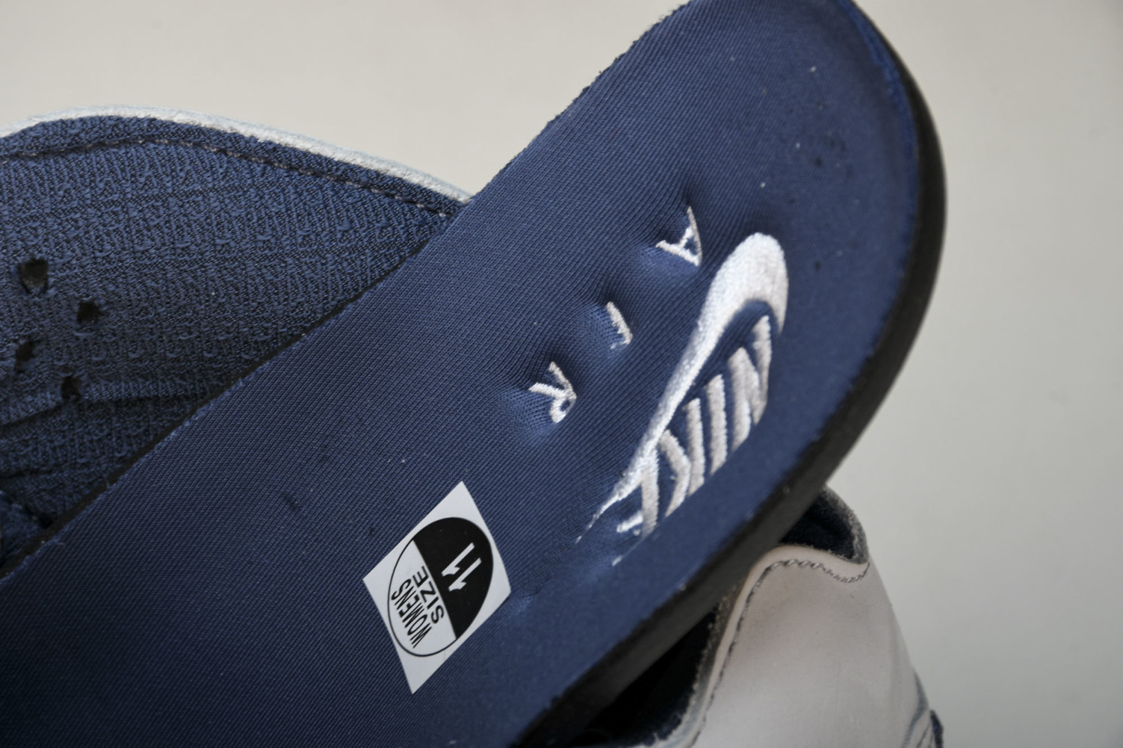 AJ5白黄 尺码40-47.5

纯原版出品-WMNS A Ma Maniére x  Air Jord