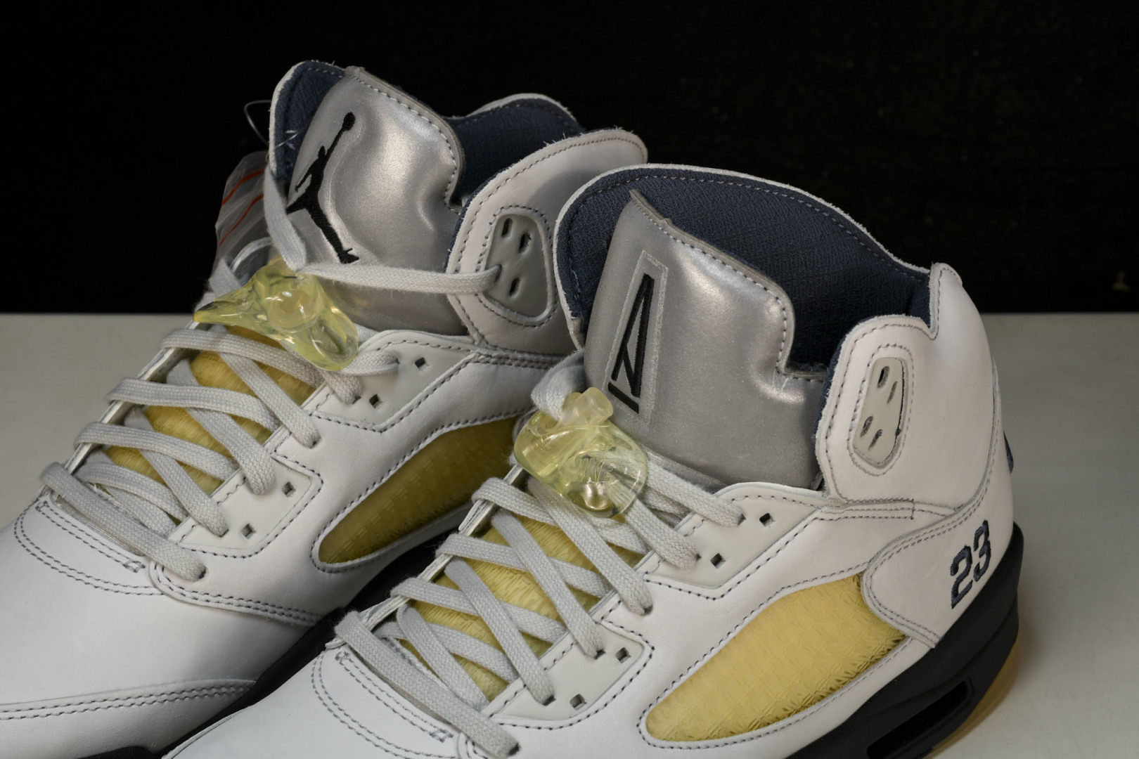 AJ5白黄 尺码40-47.5

纯原版出品-WMNS A Ma Maniére x  Air Jord