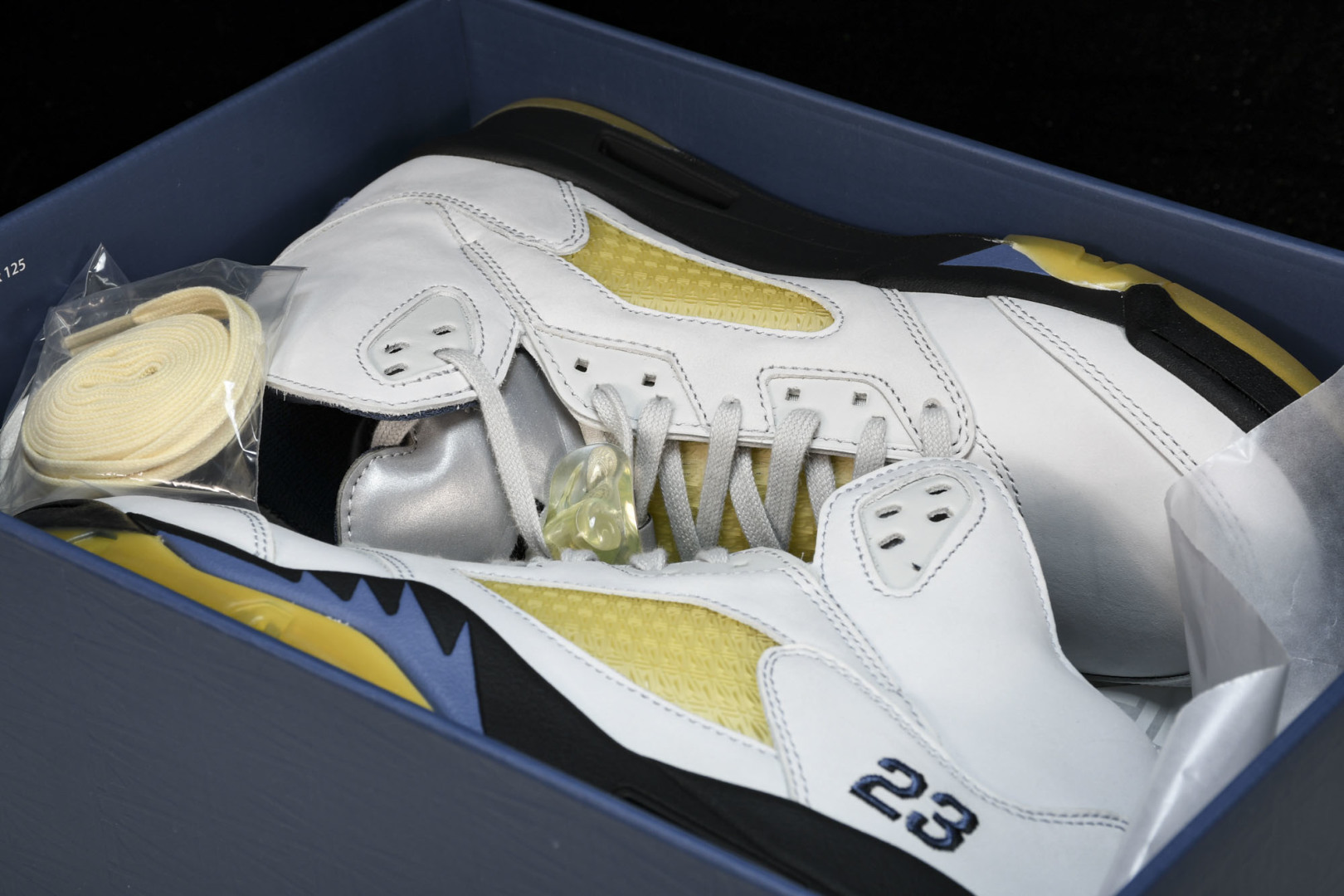 AJ5白黄 尺码40-47.5

纯原版出品-WMNS A Ma Maniére x  Air Jord