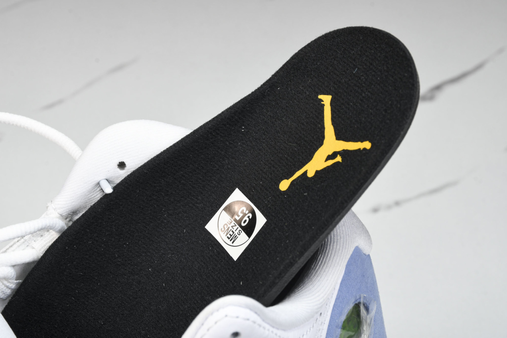 AJ13 尺码40-47.5

纯原版出品-AIR JORDAN 13 RETRO “Blue Grey