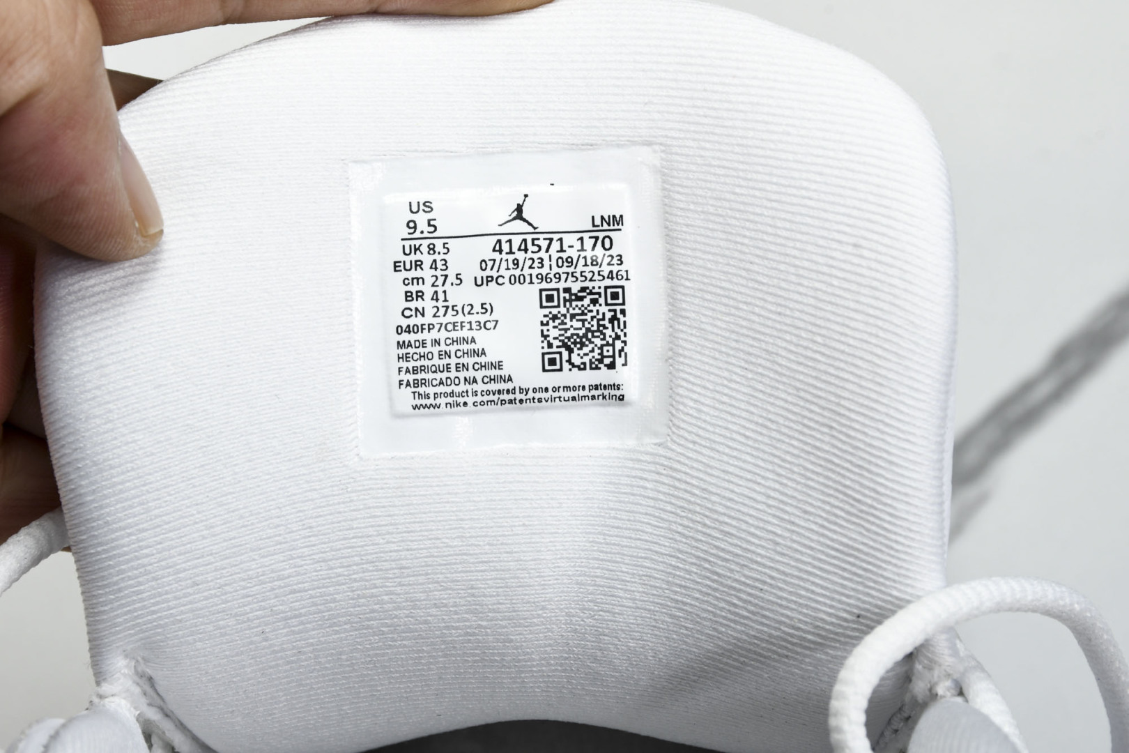 AJ13 尺码40-47.5

纯原版出品-AIR JORDAN 13 RETRO “Blue Grey